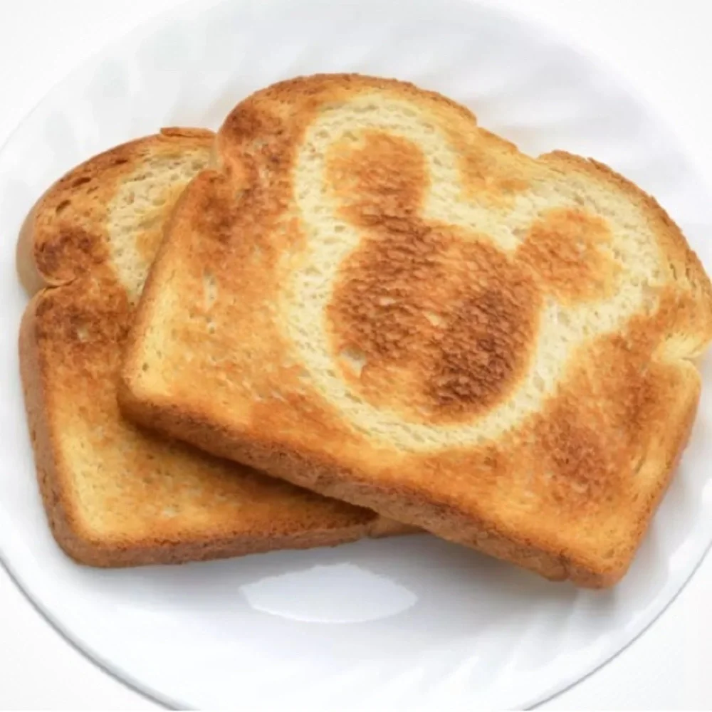 Disney-Mickey Mouse 2-Slice‎ Toaster Leaves Mickey Mouse Imprint on Toast
